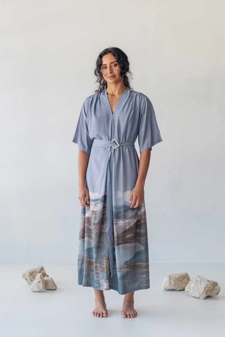 Esse The Label Mountain Print Dress (Category: Dresses) located in Singapore. Submitted by papermartini (Listing ID 1352658258, Image 1). Description: XXS, fits uk 4-8 100% Rayon, non sheer Worn once lightly, no defects or stains Comes with detachable belt RTP: S$189 NO TRADES, MEET UPS, ADDITIONAL PICS AND MEASUREMENTS $3 FOR SMART PAC.