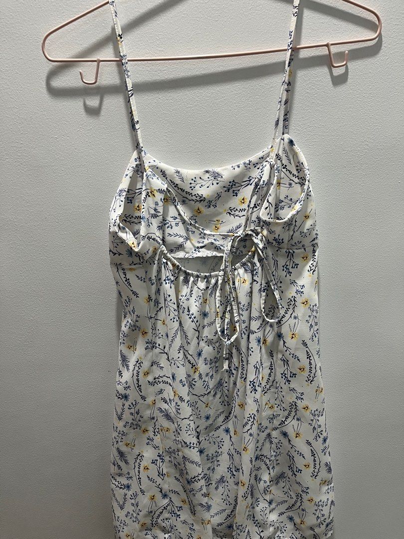 Floral white dress (Category: Dresses) located in Quezon City. Submitted by umsph (Listing ID 1352615451, Image 2). Description: White floral dress purchased from a bazaar! Size S GCash Payment Same day delivery or gogo xpress C/o buyer Rfs: declutter Can give discounts if you purchase more than 1 item -> check out my shop @umsph.