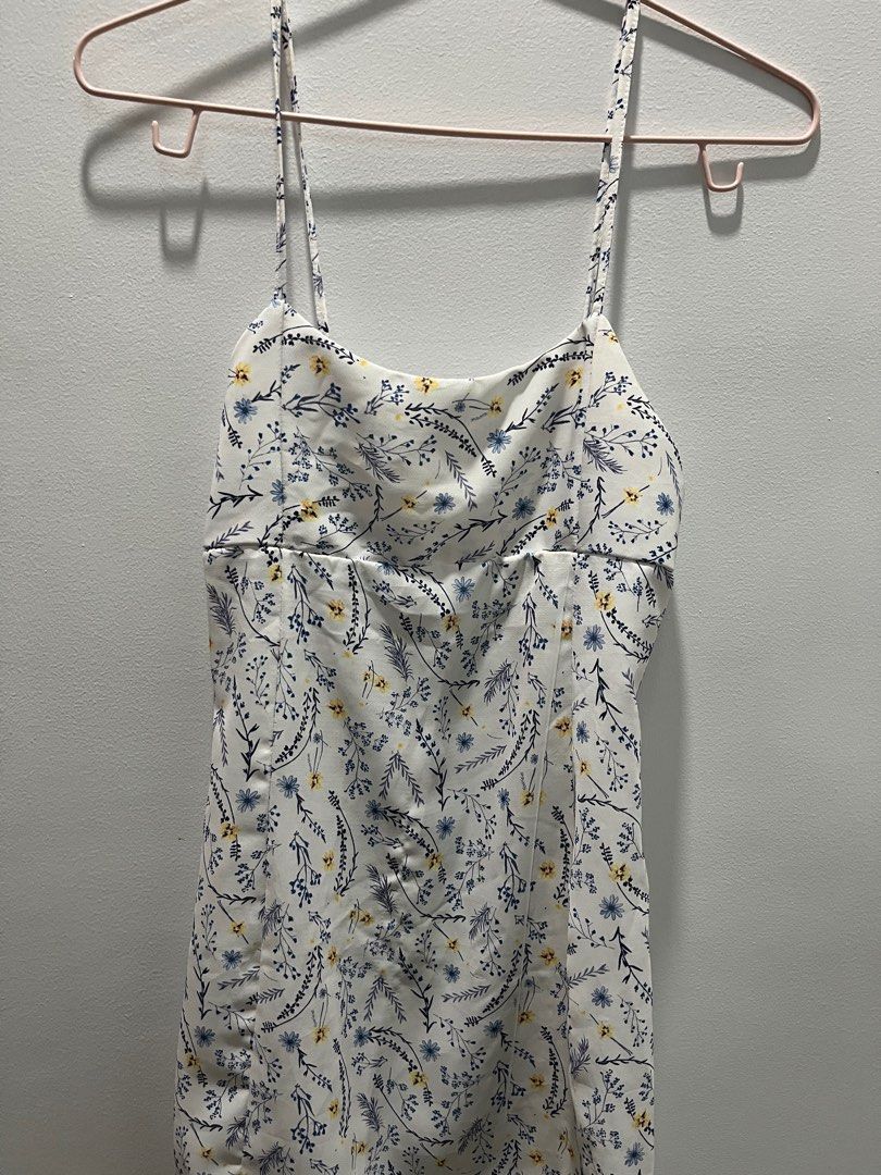 Floral white dress (Category: Dresses) located in Quezon City. Submitted by umsph (Listing ID 1352615451, Image 1). Description: White floral dress purchased from a bazaar! Size S GCash Payment Same day delivery or gogo xpress C/o buyer Rfs: declutter Can give discounts if you purchase more than 1 item -> check out my shop @umsph.