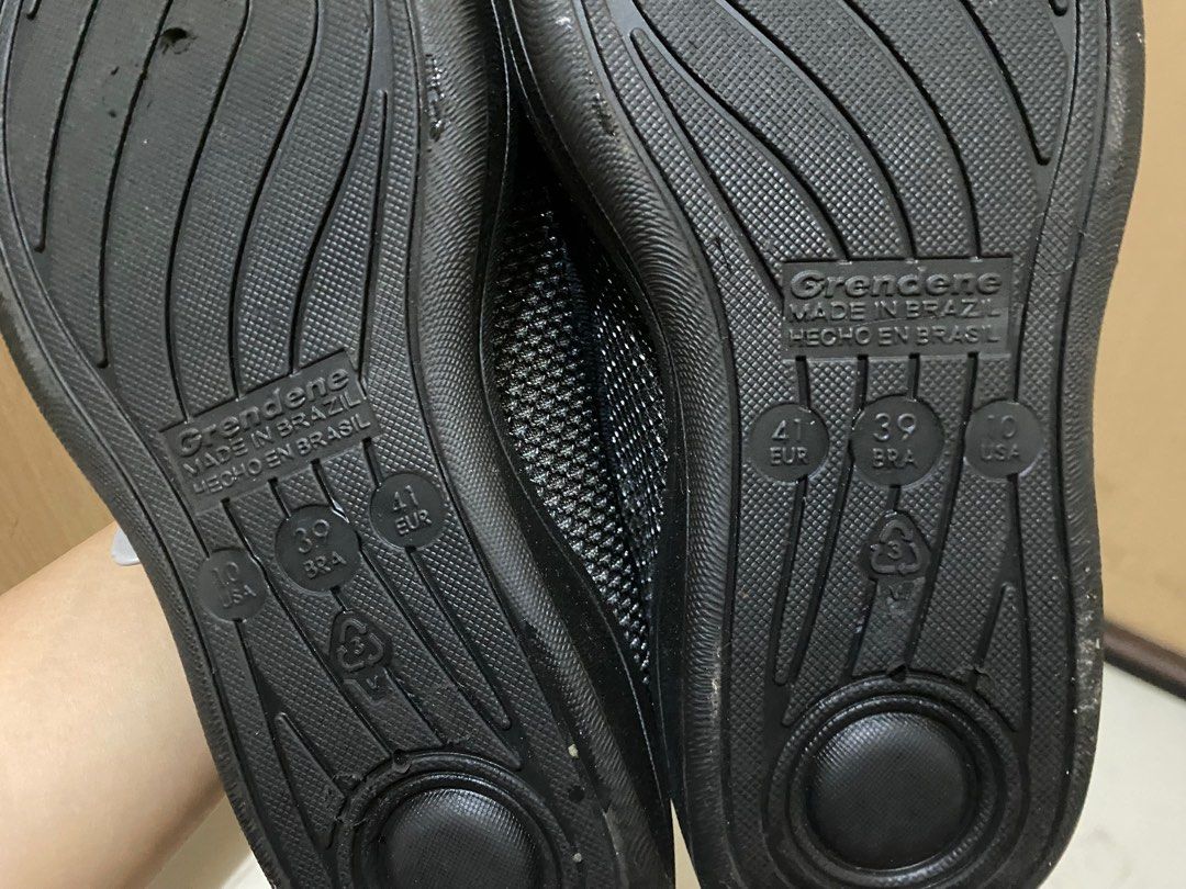 grendha US size 10 (Category: Flats & Sandals) located in Quezon City. Submitted by stefsm (Listing ID 1352690624, Image 2). Description: bought for me but doesnt fit me. very comfortable for walking. original the blue one comes with a box 800 for 2 .