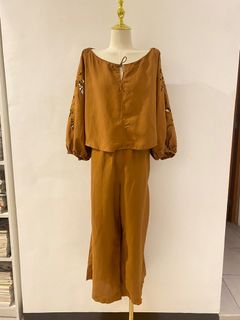 (Category: ) located in . Submitted by curated.clothes (Listing ID 1352671753, Image 1). Description: .