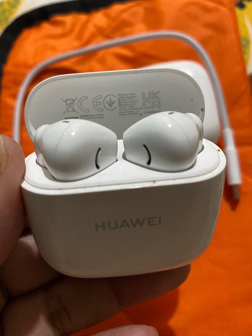 Huawei FreeBuds SE 2 (free charging case) (Category: Earphones) located in Manila. Submitted by imperialfeline (Listing ID 1352521024, Image 2). Description: Free ko na isang charging case matagal malowbat ganda ng sounds….