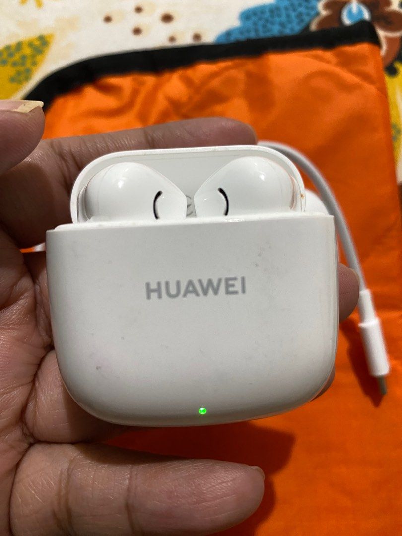 Huawei FreeBuds SE 2 (free charging case) (Category: Earphones) located in Manila. Submitted by imperialfeline (Listing ID 1352521024, Image 3). Description: Free ko na isang charging case matagal malowbat ganda ng sounds….
