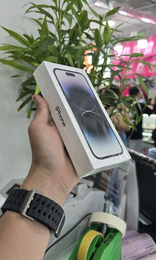 Iphone 14 Pro 128gb Openline (Category: iPhone 14 Series) located in Quezon City. Submitted by samanthaga21954 (Listing ID 1352625955, Image 3). Description: Iphone 14 Pro 128gb Openline Brandnew Sealed with Warranty Onhand Stock Brandnew Sealed.