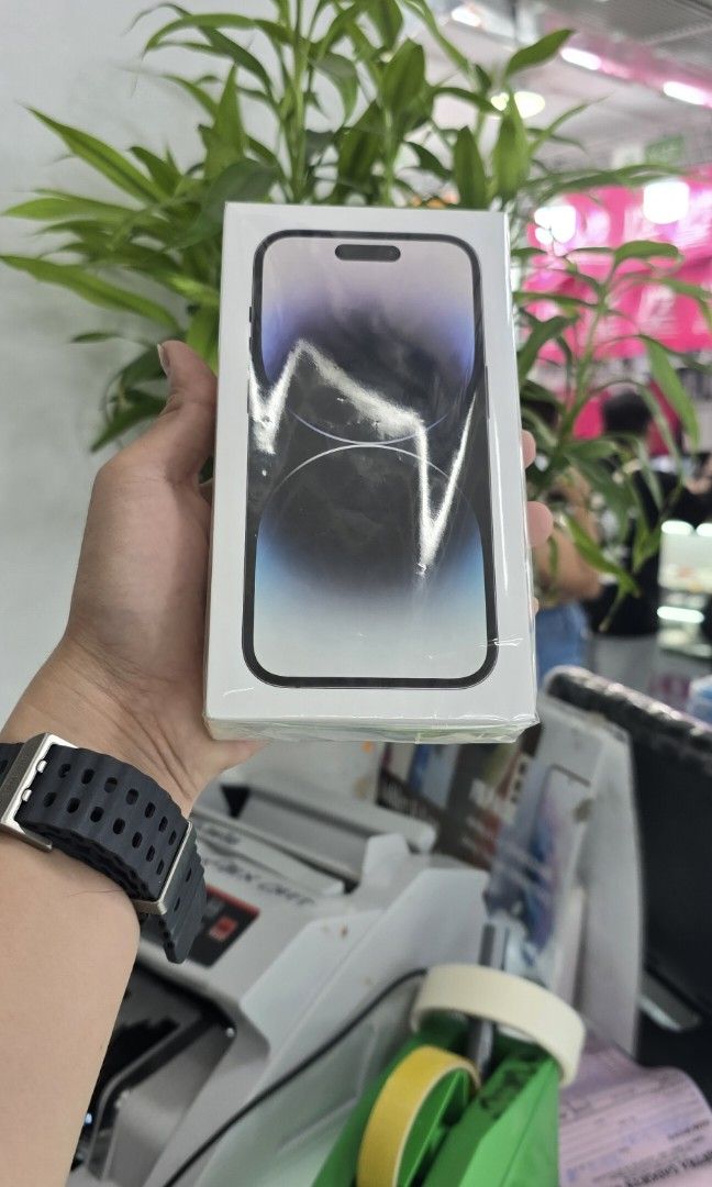 Iphone 14 Pro 128gb Openline (Category: iPhone 14 Series) located in Quezon City. Submitted by samanthaga21954 (Listing ID 1352625955, Image 2). Description: Iphone 14 Pro 128gb Openline Brandnew Sealed with Warranty Onhand Stock Brandnew Sealed.