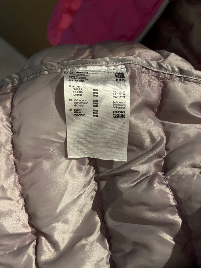 Jacket (Category: Babies & Kids Fashion) located in Singapore. Submitted by trudyadrian (Listing ID 1352535449, Image 4). Description: Bran : Uniqlo Size : 120 Jacket filling : polyester Meet up Farmway LRT.