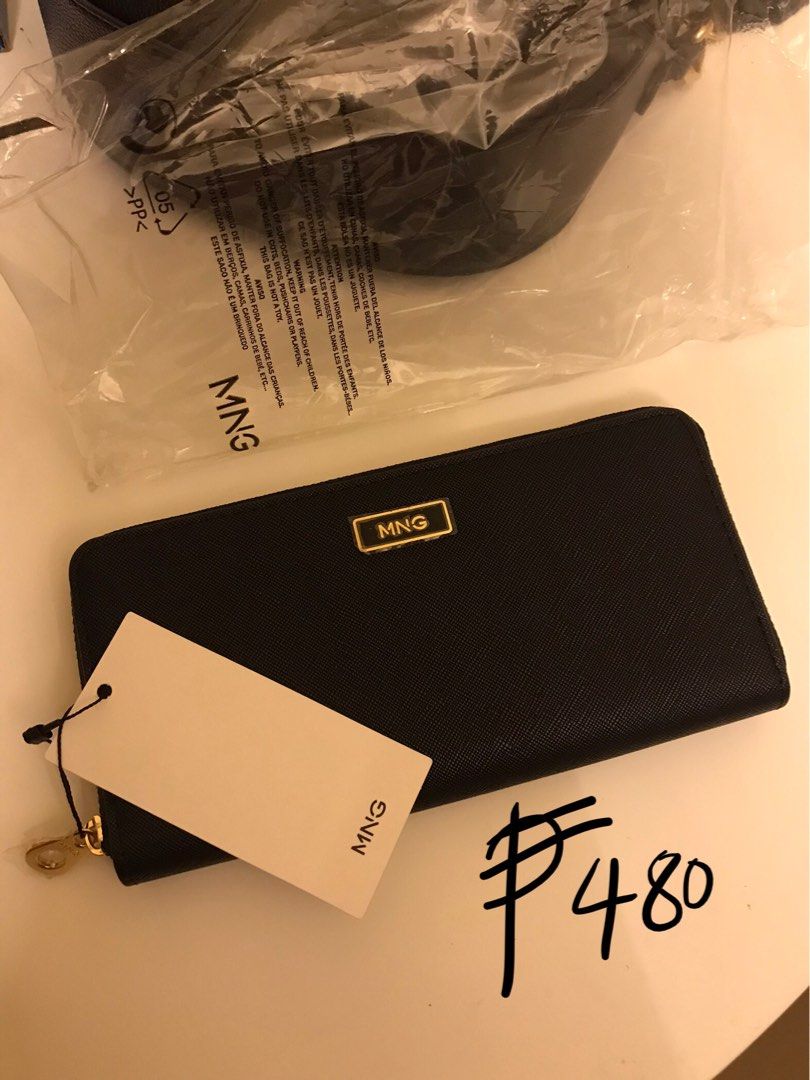 Mango classic wallet (Category: Wallets & Card holders) located in Manila. Submitted by 414studio (Listing ID 1352656011, Image 1). Description: Brand new with tag 100% authentic.