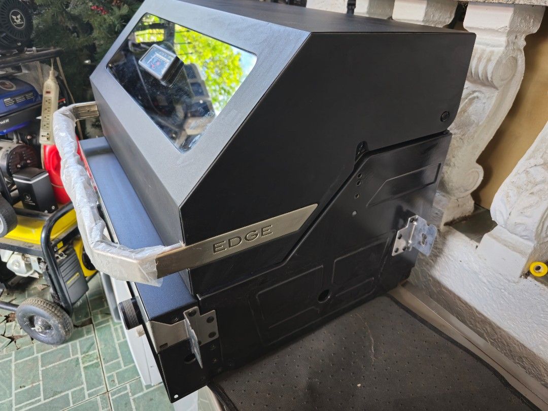 Matador 3 Burner Gas BBQ (Category: BBQ, Grills & Hotpots) located in Rizal. Submitted by potato_corner (Listing ID 1352596215, Image 3). Description: Matador 3 Burner BBQ Issue incomplete Wala yun trolley Good working condition.