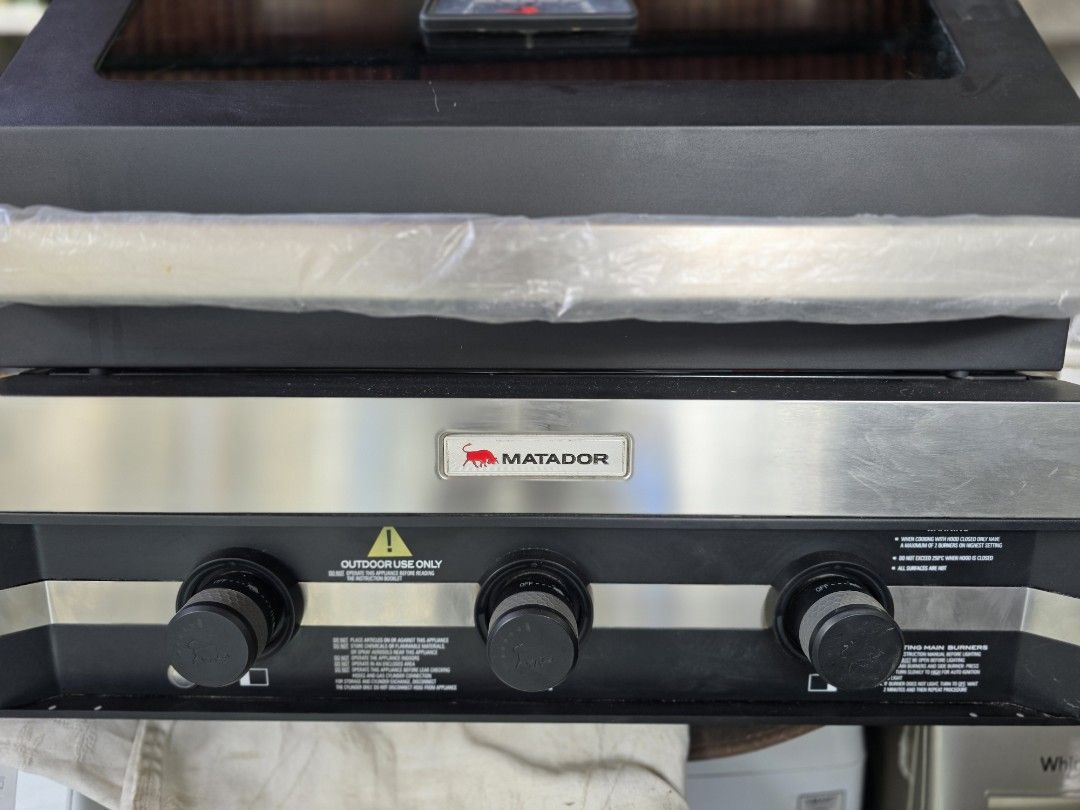 Matador 3 Burner Gas BBQ (Category: BBQ, Grills & Hotpots) located in Rizal. Submitted by potato_corner (Listing ID 1352596215, Image 2). Description: Matador 3 Burner BBQ Issue incomplete Wala yun trolley Good working condition.