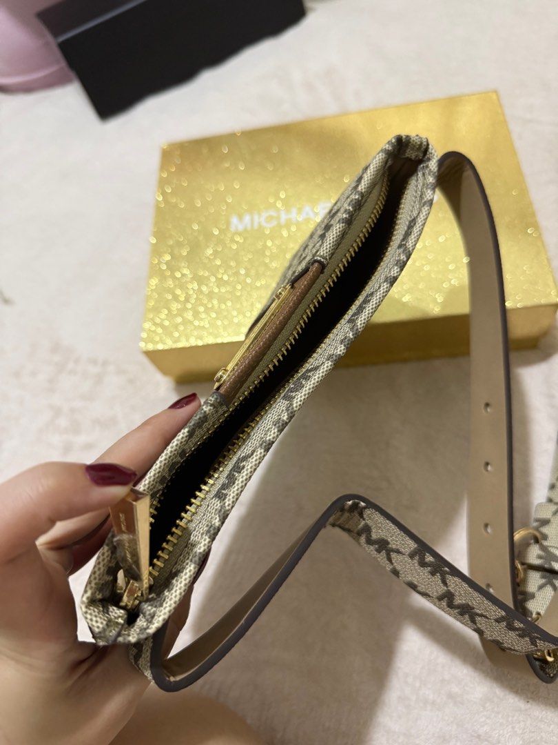 Michael Kors Belt/Waist Bag Authentic (Category: Luxury Bags & Wallets) located in Mandaluyong City. Submitted by arllkrzz12 (Listing ID 1352651530, Image 3). Description: New Authentic Bought from the USA No tag but with Box Never been used .