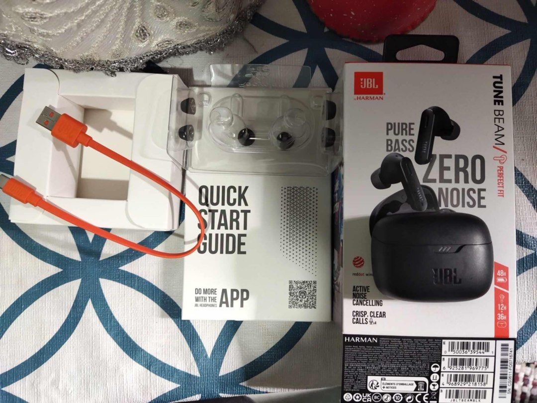 Original JBL Earbuds (Category: Headphones & Headsets) located in Manila. Submitted by lester_daseller.010 (Listing ID 1352609198, Image 1). Description: Sale po once lang nagamit.