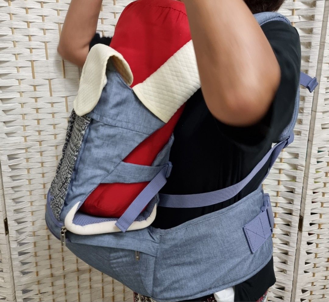Picolo Carrier Hip Seat (Category: Carriers & Slings) located in Paranaque City. Submitted by iraptrsha (Listing ID 1352648323, Image 1). Description: Can be as hip seat only or as carrier only (as seen in pictures) 5 in 1 piece (including 3 bibs) Condition 9.5/10 Used twice only Up to XL adult (model is size L) RFS Decluttering.