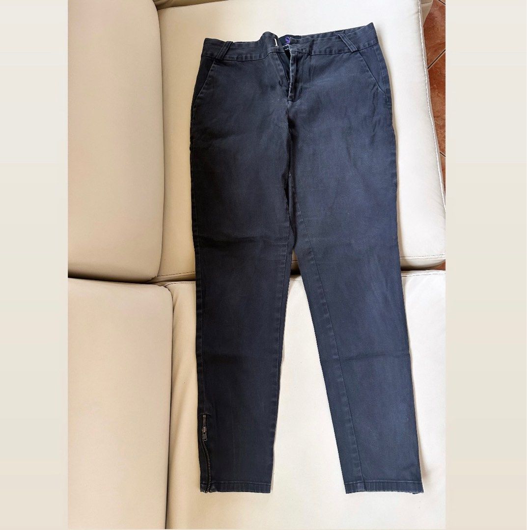 Plains & Prints Black Zip Up Slacks Pants (Category: Jeans) located in Legazpi City. Submitted by lezarellesque (Listing ID 1352631000, Image 1). Description: Selling low for decluttering purposes! Both zippers at the bottom of the pants are functioning! No flaws but with signs of usage thus the price :)).