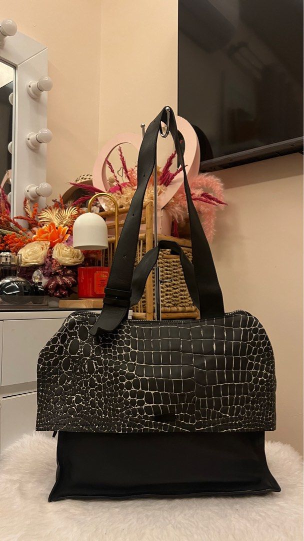 Rouge & Lounge two way (Category: Luxury Bags & Wallets) located in Naga. Submitted by thriftntr (Listing ID 1352637431, Image 1). Description: R⭕️uge & Lounge | 2,500 Korean luxury brand Large size | Can be two way but a bit difficult i think to use as handbag only? 😅 Color Black with alligator print accent Genuℹ️ne leather Silver hardwares Zipper closure 2 exterior compartments (Front & Back) Orig strap | Not detachable ; Adjustable Hologram i