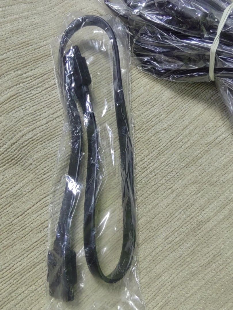 Sata Cable (Category: Cables & Adaptors) located in Taguig. Submitted by callidora_touchofelegance (Listing ID 1352635688, Image 2). Description: BrandNew ✅Sata Cable ✅Sata data Cable ✅39cm long.
