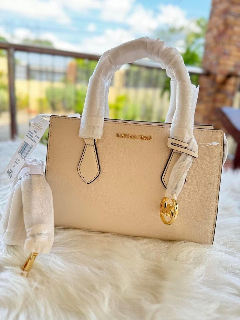 Sheila Crossbody (Category: Luxury Bags & Wallets) located in Manila. Submitted by lovieauthenticmerchandise (Listing ID 1352657063, Image 3). Description: .
