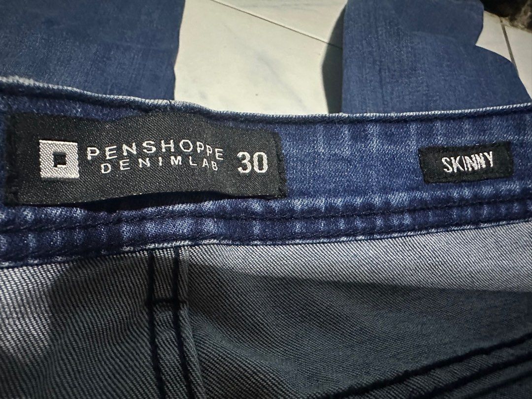 Skinny penshoppe pants (Category: Jeans) located in Marikina City. Submitted by aneah (Listing ID 1352628571, Image 3). Description: In good condition. No issue minor or major probs. Well used..