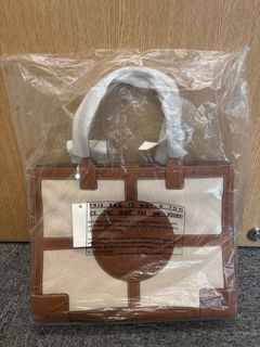 （分類：）位於 。 由 amberkwok02 提交（商品編號 1352537600，圖片 1）。簡介： 。
