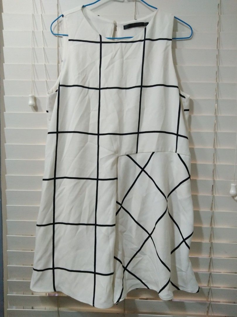 Zara romper short (Category: Rompers) located in Santa Rosa. Submitted by Declutterthings (Listing ID 1352600362, Image 1). Description: .