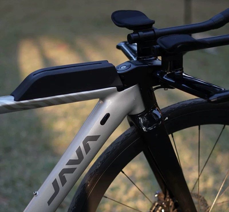 2025 JAVA RIVALE 24速 電變油剎 碳叉鋁合金鐵三TT公路車 送水架前後蛙燈, 運動產品, 單車及配件, 單車 - Carousell