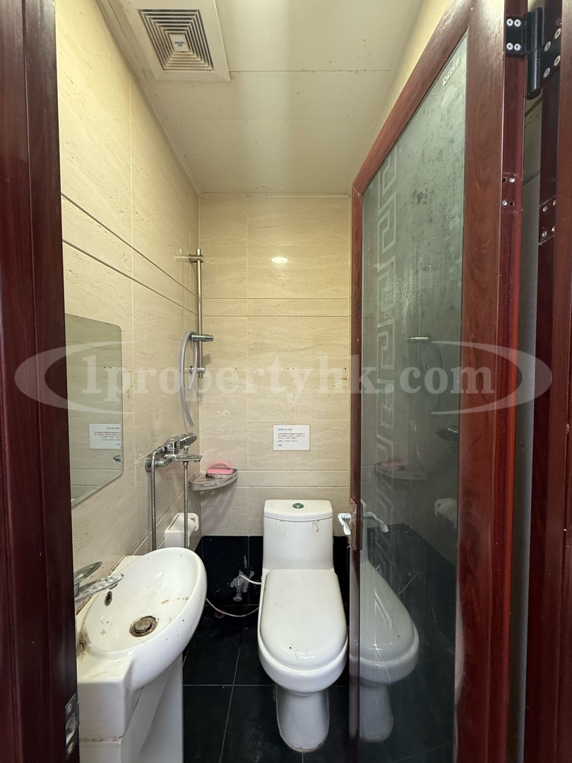 ⬆️Kwun Tong 🔋 Kin Tak Fung Industrial Building 🔋 Studio  
Spacious windows, private bathroom, private mailbox, 5-minute walk to MTR station  
Ideal for studio use63439019844993112