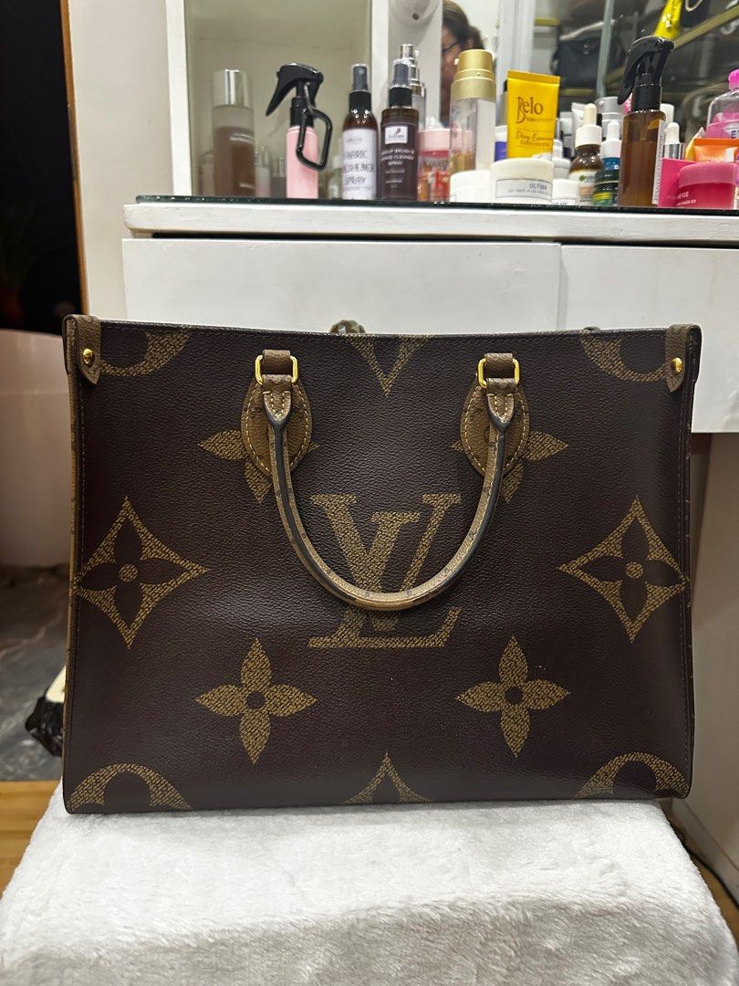 Authentic LV on the go MM (Category: Luxury Bags & Wallets) located in Antipolo. Submitted by bon.aura (Listing ID 1352749095, Image 1). Description: In mint condition, comes with dustbag.