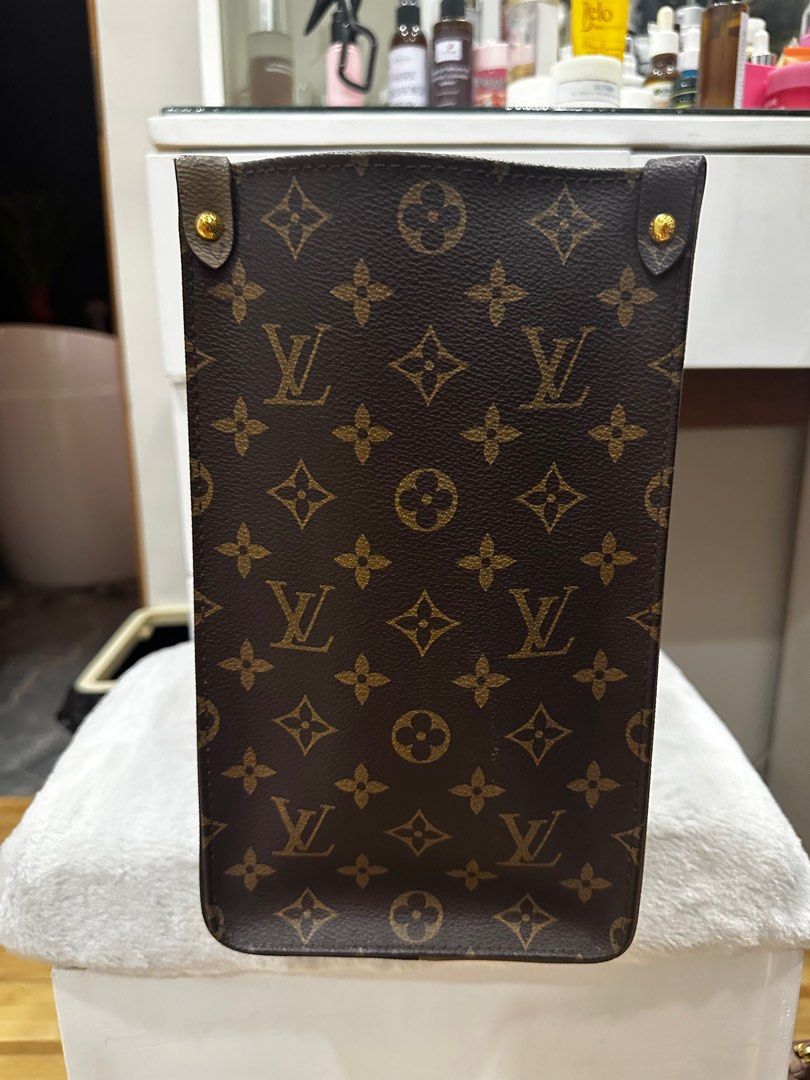 Authentic LV on the go MM (Category: Luxury Bags & Wallets) located in Antipolo. Submitted by bon.aura (Listing ID 1352749095, Image 2). Description: In mint condition, comes with dustbag.