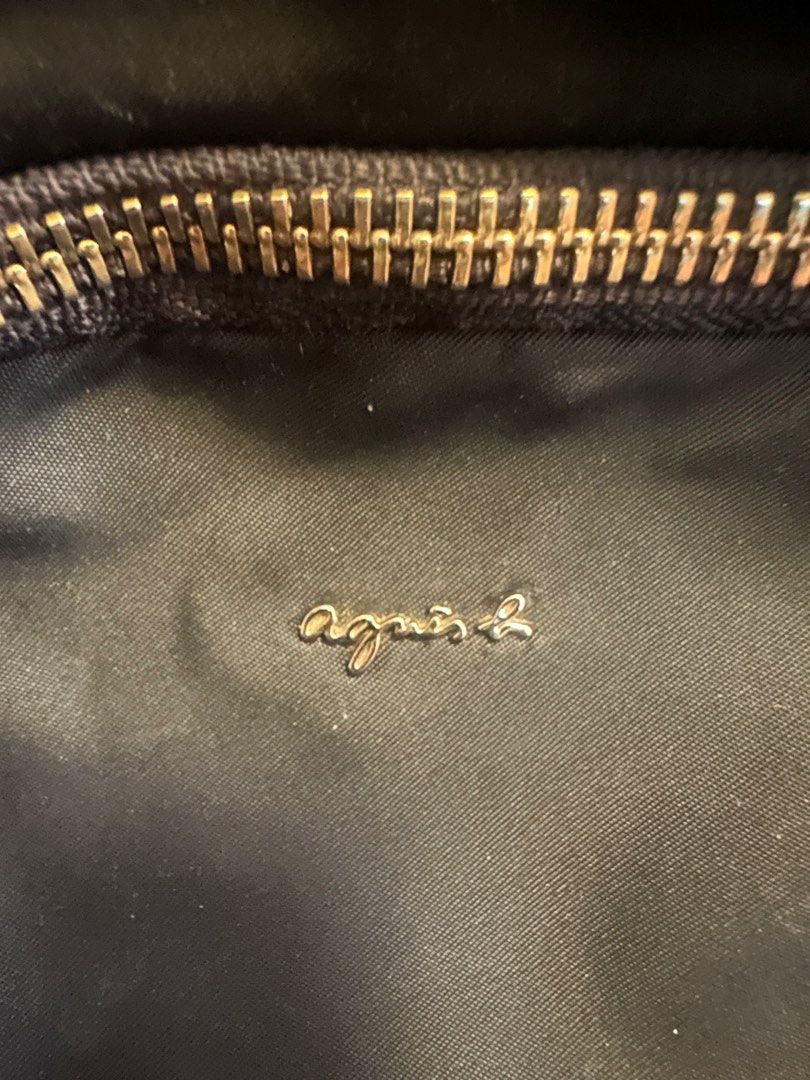 Backpack （分類：手袋及銀包）位於 Hong Kong。 由 colinhflee 提交（商品編號 1352765926，圖片 3）。簡介： 深藍色，大約A4 size。