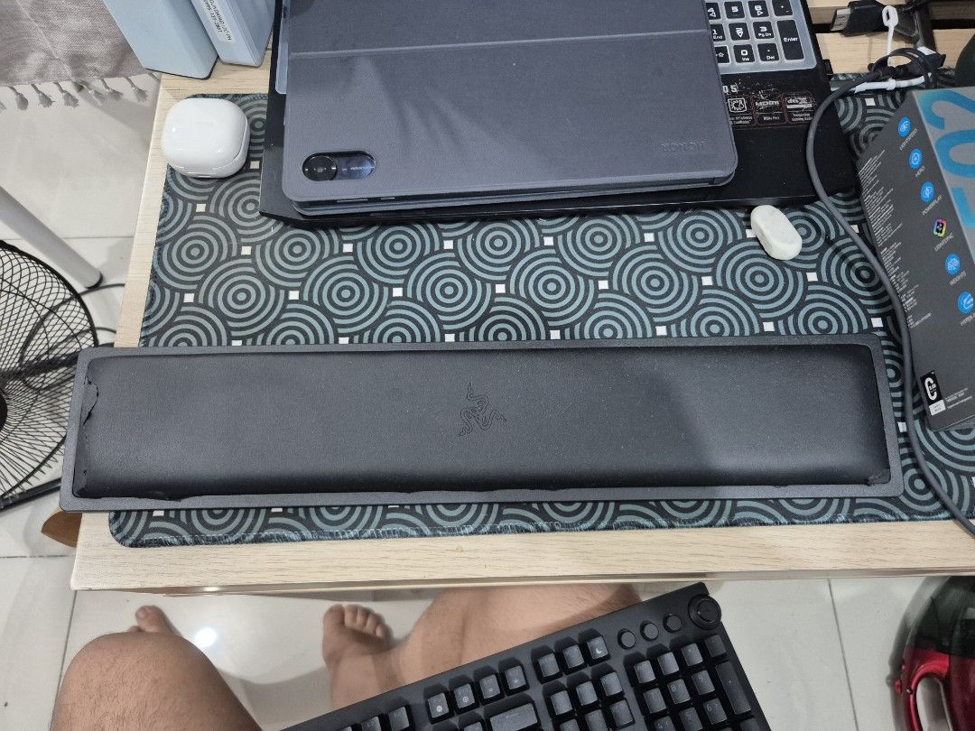Black Widow V3 Pro (Category: Computer Keyboard) located in Manila. Submitted by elly_magundayao (Listing ID 1352842729, Image 3). Description: price Negotiable Everything works fine and complete, but the Volume Scroll Wheel is a Little Faulty.