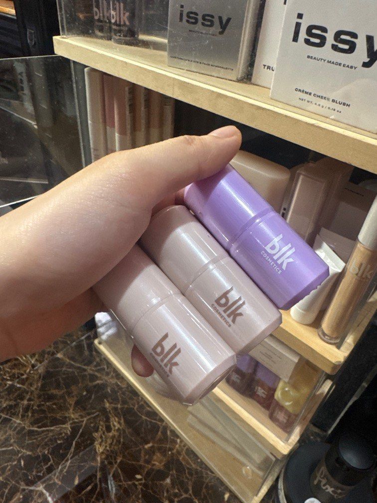 blk color stick (Category: Makeup) located in Manila. Submitted by zappy21 (Listing ID 1352752822, Image 1). Description: color adapt dessert rose cocoa.