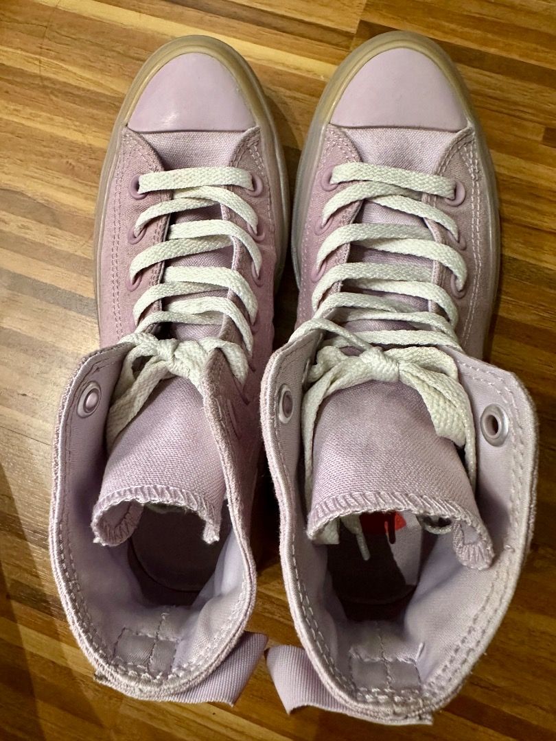 Converse Chuck Taylor All Star CX (Purple) (Category: Casual Shoes) located in Taguig. Submitted by peppermint_07 (Listing ID 1352741135, Image 2). Description: Need wash lang ng canvas and shoe lace due to dust. I only used this 3x. RFS: Naka-stuck nalang sa bahay, decluterring. Actual size: M5/W7/UK5/EU37.5/CM24 .