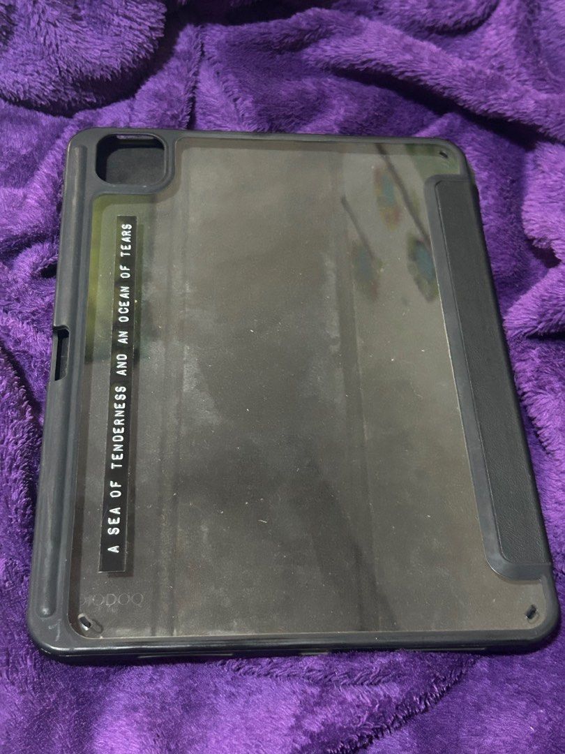 Goojodoq iPad Pro case 11 inch (Category: iPad) located in Manila. Submitted by hirunlody (Listing ID 1352712224, Image 2). Description: may scratches pero walang yellowish part yung case !.