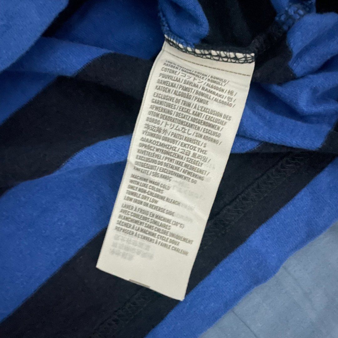 HOLLISTER Striped Sweatshirt (Category: Coats, Jackets and Outerwear) located in Legazpi City. Submitted by panganibancy (Listing ID 1352808782, Image 3). Description: width: 20 length: 27 condition: 7/10 issues: none dm for more info and offers item + sf.
