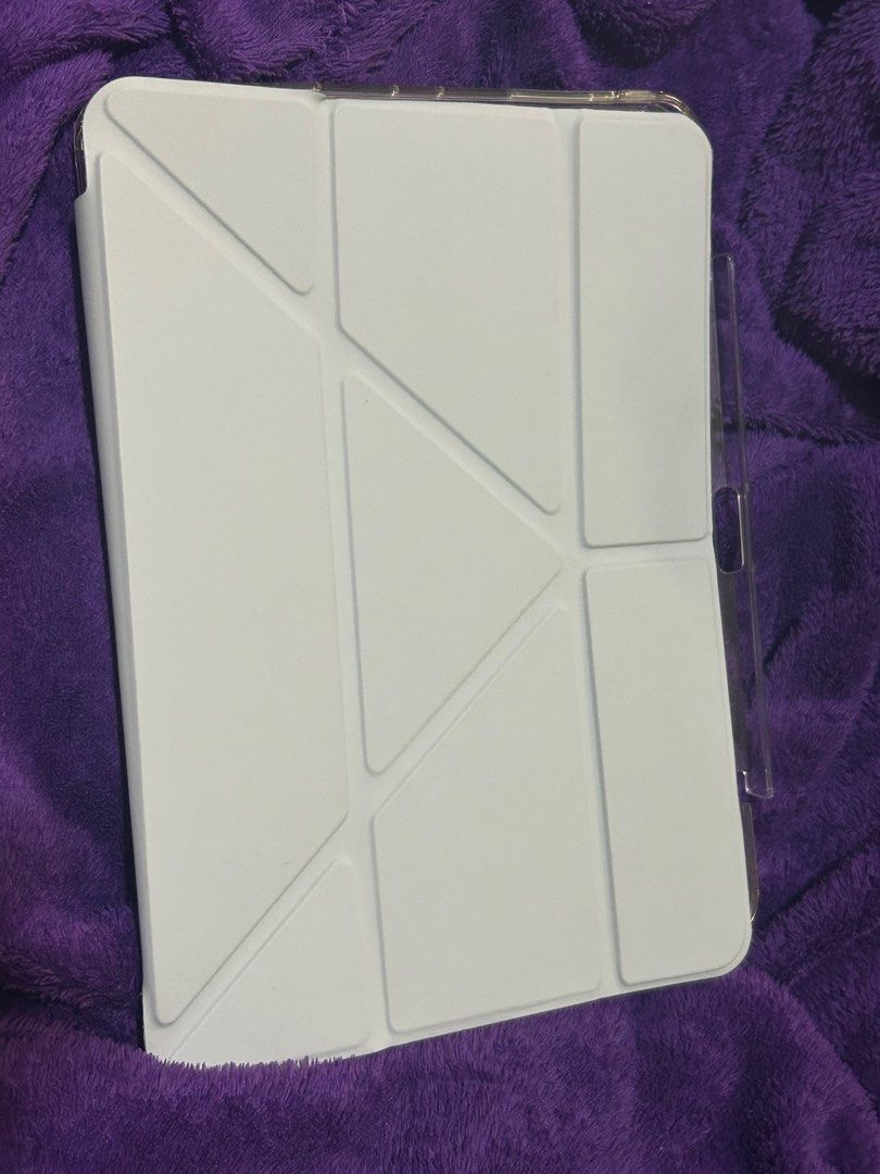 iPad Pro case 11 inch (Category: iPad) located in Manila. Submitted by hirunlody (Listing ID 1352712063, Image 3). Description: yellowish case :( .