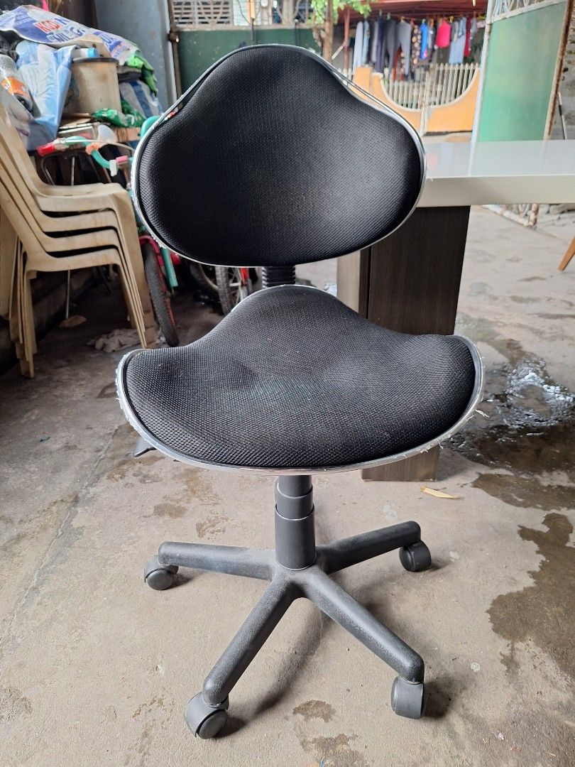 JAPAN SURPLUS SWIVEL CHAIR (Category: Chairs) located in Manila. Submitted by trueforce258352 (Listing ID 1352775759, Image 1). Description: .