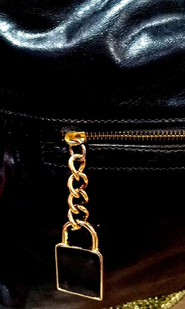 Jessica Leather bag (Category: Shoulder Bags) located in Cabanatuan. Submitted by miss.maia (Listing ID 1352864962, Image 2). Description: Jessica shoulder bag genuine leather gold hardware purple interior black color H 13" W 14" D 4" handle length 6" NEGO for sure buyer.