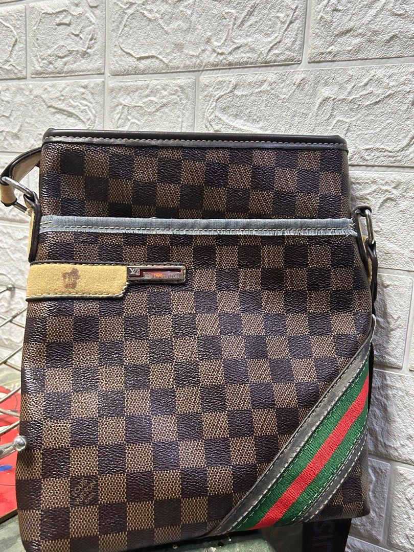 Louis Vuitton and Christian Dior Bag (Category: Luxury Bags & Wallets) located in Manila. Submitted by cronnet (Listing ID 1352866295, Image 2). Description: READ FIRST!! BOTH ONLY FOR 1k!! Louis Vuitton: OFF/LEGIT LV Bag (thrifted) Issues: Sira zipper sa loob and as seen sa pictures. Dior Off/Legit di ko sure pero may QR code, thrifted only. Issues: may stain lang sa loob MOP: Gcash Ship thru: J&T or Lalamove .