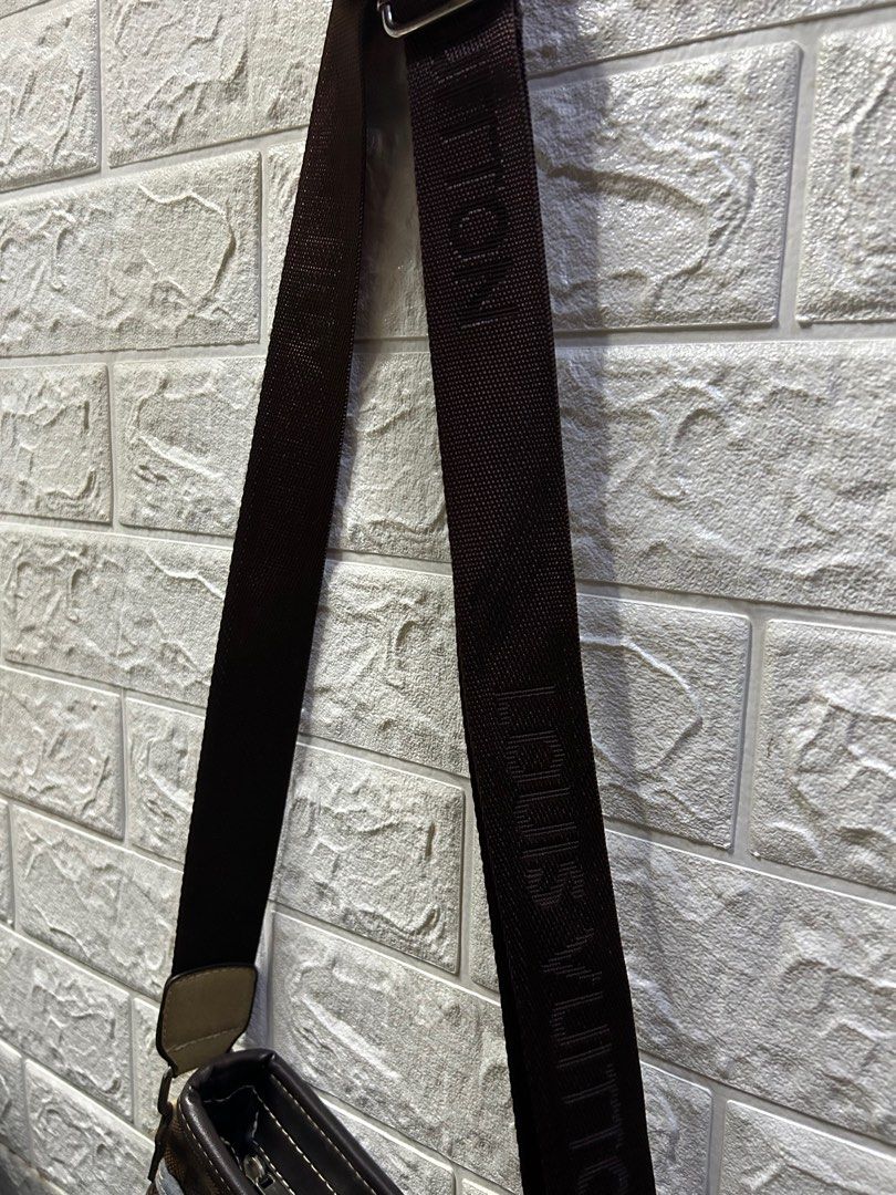 Louis Vuitton and Christian Dior Bag (Category: Luxury Bags & Wallets) located in Manila. Submitted by cronnet (Listing ID 1352866295, Image 3). Description: READ FIRST!! BOTH ONLY FOR 1k!! Louis Vuitton: OFF/LEGIT LV Bag (thrifted) Issues: Sira zipper sa loob and as seen sa pictures. Dior Off/Legit di ko sure pero may QR code, thrifted only. Issues: may stain lang sa loob MOP: Gcash Ship thru: J&T or Lalamove .