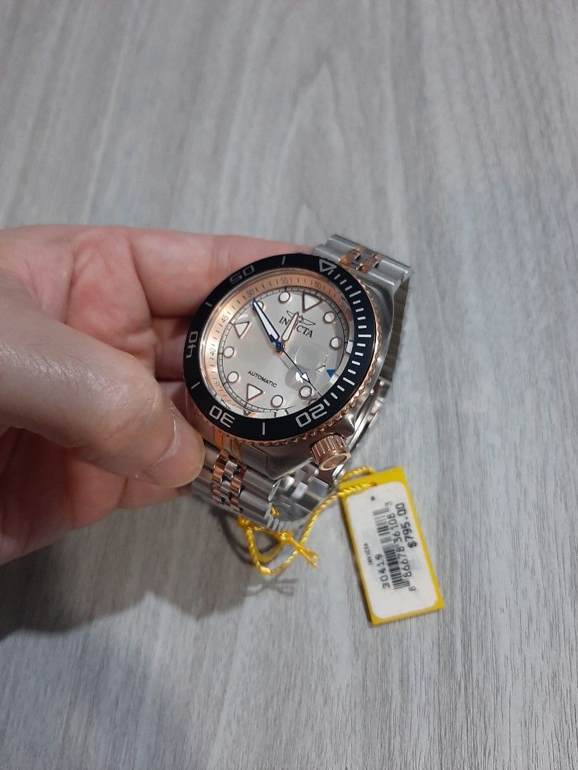 Original Invicta Pro Diver Automatic (Category: Men's Watches) located in Mandaluyong City. Submitted by time_machine28 (Listing ID 1352813347, Image 2). Description: Ptpa, SALE...SALE...SALE... SALE...SALE...SALE... 8,600 pesos only Invicta Pro Diver Automatic Model 30419 Original/legit Brandnew Selling low Two tone Fit's up to 8 inches wrist Bought in u.s Men's Size 47mm 09173459191 Mandaluyong here Mop:BDO or gcash Srp $795 Courier: Lbc or Lal