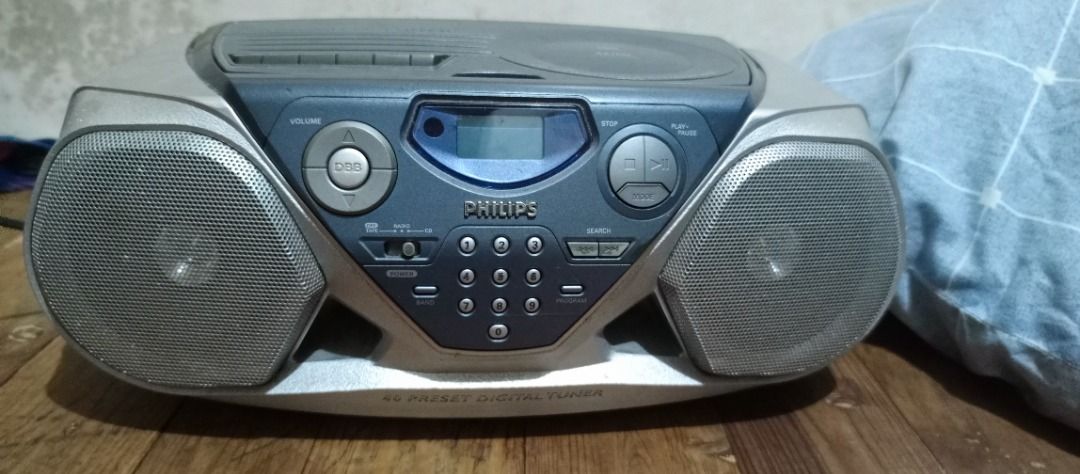 Philips AZ1505 (Category: Soundbars, Speakers & Amplifiers) located in Quezon City. Submitted by FuelAndFire (Listing ID 1352712402, Image 1). Description: 220v Cd ok Tape untested No issue Novaliches area.