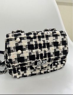 (Category: ) located in . Submitted by miss.preloved (Listing ID 1352786070, Image 1). Description: .