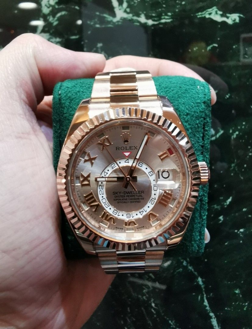 Rolex Sky dweller 42 full rose gold sundust dial 326935 (Category: Watches) located in Singapore. Submitted by hengwatch (Listing ID 1352819945, Image 1). Description: Rolex Skydweller 42 full rose gold sundust dial Model number 326935 Mint condition Comes with box and cert dated May 2018 Selling for $49500 Subscribe to our tele-gram group for constant updates //t.me/HengWatch Hsbc and standard chartered and dbs and uob ipp available 6 /12/24 mon