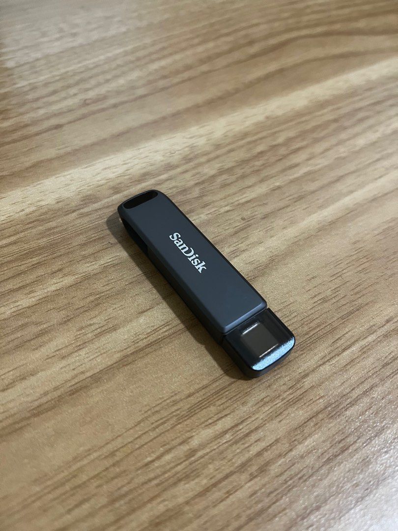 Sandisk 128GB iXpand Flash Drive USB Type C and Lightning (Category: Hard Disks & Thumbdrives) located in Mandaluyong City. Submitted by arvinyorro (Listing ID 1352796017, Image 3). Description: Retail price is 2635. 128GB OTG. Compatible with iPhone, iPad, Mac, or Android The connector is both Type C and Lightning (dual). RFS: Not compatible with PlayStation Store warranty up to Feb 11, 2026 (store is located at Paranaque, Arkconnect).