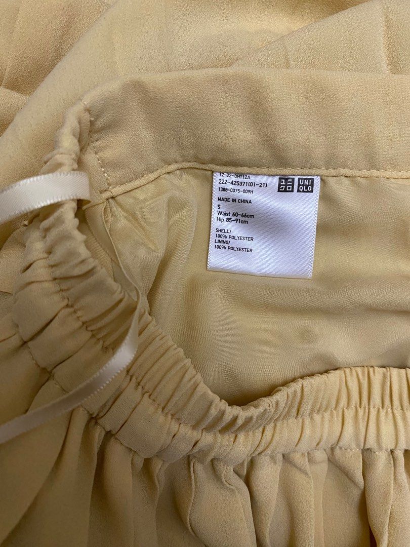 UNIQLO Pleated Skirt (Category: Skirts) located in Caloocan City. Submitted by bblytheedo (Listing ID 1352753456, Image 2). Description: Selling my personal preloved Uniqlo chiffon pleated skirt Color yellow Has lining Size SMALL Condition 10/10 no flaws.