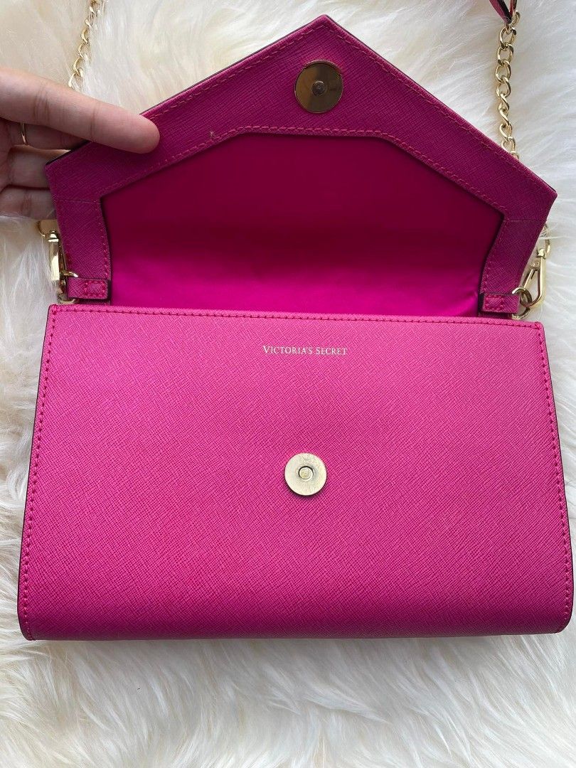 Victoria Secret sling bag (Category: Shoulder Bags) located in Las Pinas. Submitted by ishein (Listing ID 1352850552, Image 2). Description: Victoria secret sling bag.