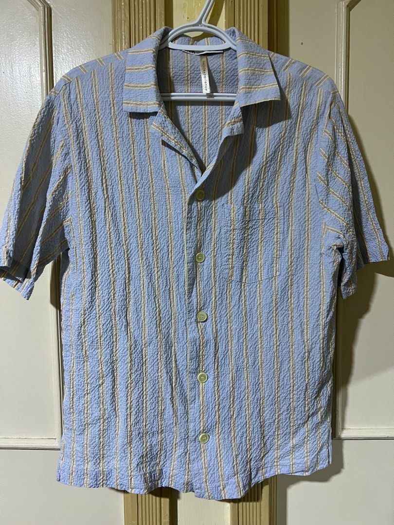 Zara summer shirt (Category: Tshirts & Polo Shirts ) located in Makati City. Submitted by basicprojects (Listing ID 1352816921, Image 1). Description: Zara summer shirt in seersucker like fabric, very breezy perfect for our weather. Selling low Shoulder 17in Pit to pit 19in Length 25in.