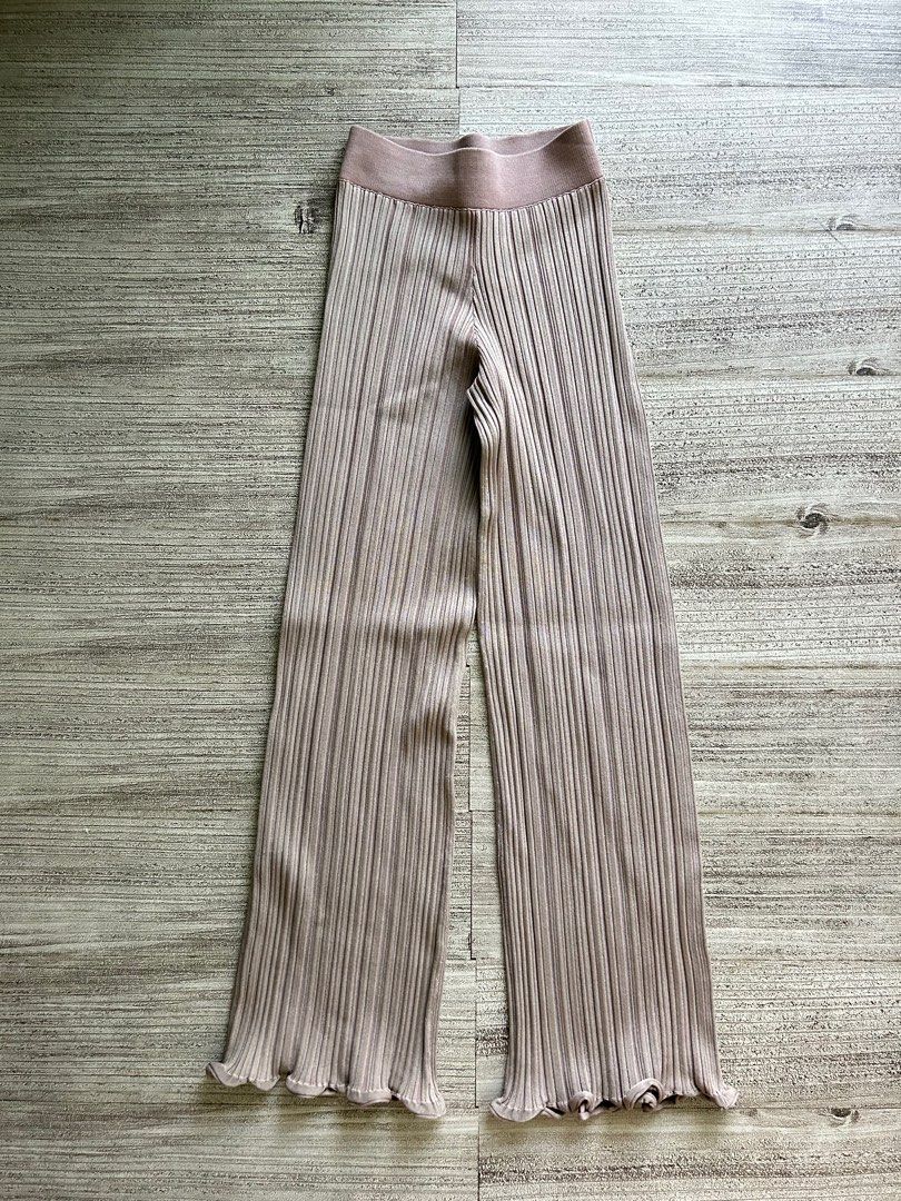Acne Studios Pants (Category: Luxury Apparel) located in Tarlac. Submitted by ae01019x (Listing ID 1352912876, Image 2). Description: no issues payment first.