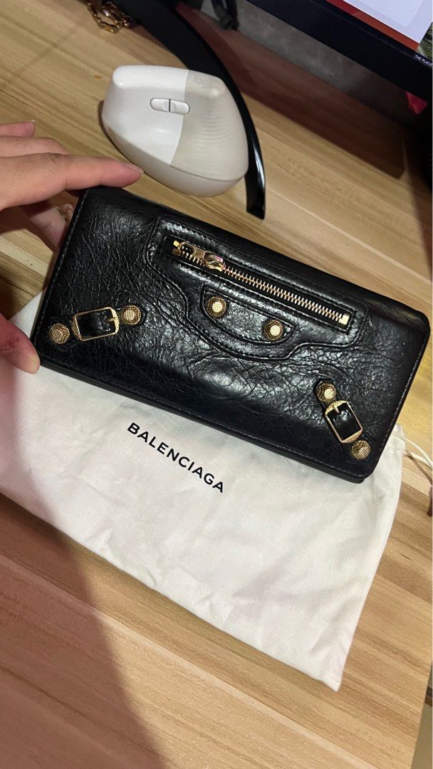 Authentic Balenciaga Wallet (Category: Wallets & Card holders) located in Paranaque City. Submitted by flippingstuff (Listing ID 1353027517, Image 3). Description: Price reduced significantly - no inclusions na.