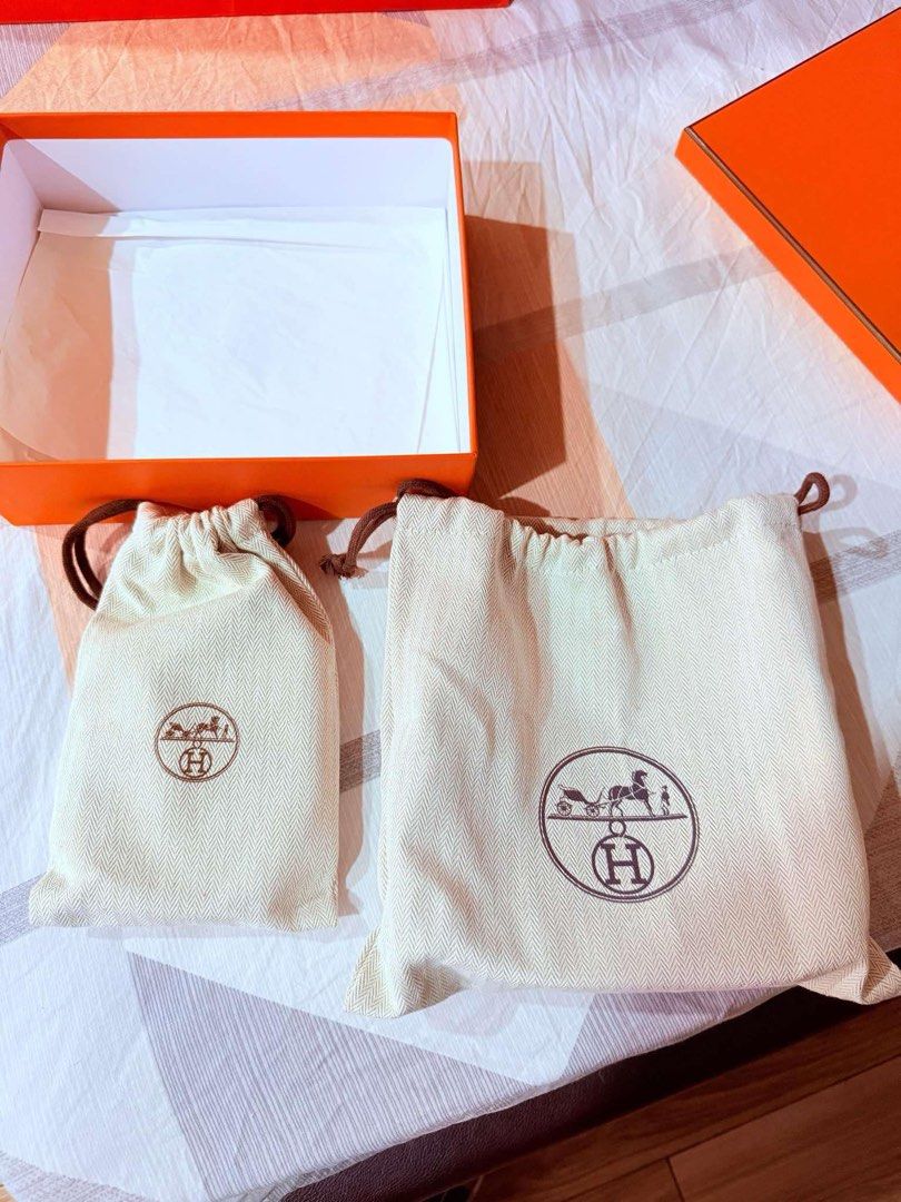 Authentic HERMES Evelyne (Category: Luxury Bags & Wallets) located in Manila. Submitted by jey_ann014 (Listing ID 1352912277, Image 3). Description: Authentic Hermes Evelyne TPM Guaranteed 💯 original With Authenticity Certificate Good as new used once no flaws and sratch .