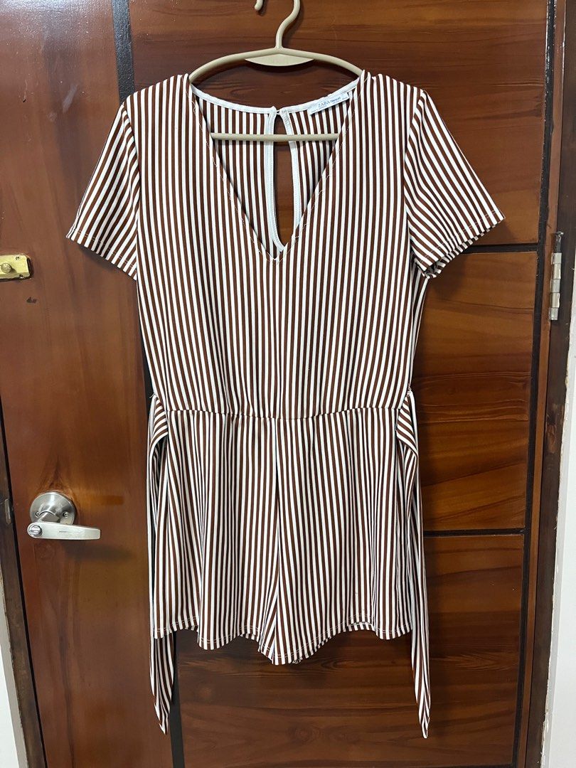 Authentic Zara Romper Brown/White FREE SF (Category: Others Tops) located in Caloocan City. Submitted by nishstudio (Listing ID 1352878668, Image 1). Description: Good as new. Authentic Zara Large on Tag Length-31 inchs Waist- 26-32 inchs So nice in actual Flaw as pictured sa may neckline sa stitching lang pero hindi halata and pwede tanggalin :) Soafer good buy huhu Rfs: DI NA KASYA :) J&T Shipping only. FREE NATIONWIDE :) .